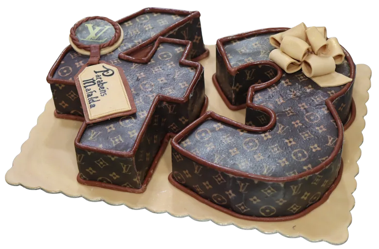 Bolo personalizado da categoria Ele & Ela, referência ELE-13